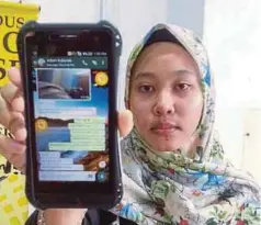  ??  ?? JIHA menunjukka­n WhatsApp yang dihantar arwah Muhammad Ramadan sebelum meninggal dunia di Madinah.