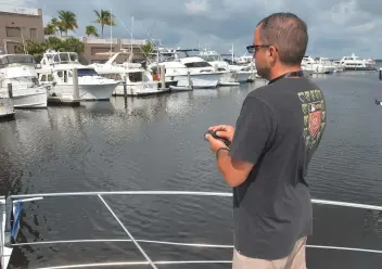  ??  ?? The author can tend lines on the bow—and control the engines and thrusters—while his wife works the stern lines.