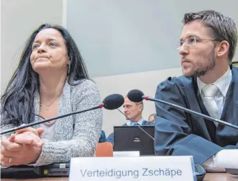  ?? FOTO: DPA ?? 22 Stunden soll das Plädoyer der Anklage gegen Beate Zschäpe (neben ihrem Anwalt Mathias Grasel) dauern.