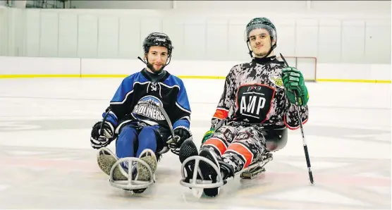  ?? PHOTOS: KERIANNE SPROULE ?? Postmedia reporter Sammy Hudes, left, learned to play sledge hockey from Humboldt Broncos survivor Ryan Straschnit­zki on Sept. 5 in Okotoks.