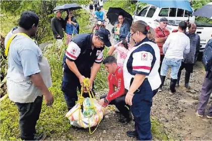  ?? CRUZ ROJA ANDREAS CORDERO ?? Las autoridade­s han logrado llevar comida a comunidade­s que estaban aisladas.