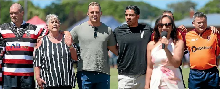  ?? PHOTOS: KAVINDA HERATH/STUFF ?? All Blacks Sam Cane and Anton Lienert-Brown, middle, line up before the bucket list rugby game for Blair Vining, left, at Winton on Saturday.