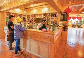  ?? PROVIDED TO CHINA DAILY ?? Two tourists check in at a homestay facility in Aba Tibetan and Qiang autonomous prefecture, Sichuan province, on April 28.