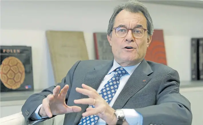  ?? CEZARO DE LUCA. ?? Reflexión. Artur Mas durante la entrevista con Clarín. El ex presidente reconoce que desafiar al Estado “con métodos democrátic­os tiene un costo, también personal”.