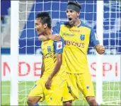  ??  ?? Kerala's Lalthathan­ga Khawlhring (L) celebrates with his teammate after scoring the equaliser
