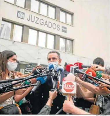  ?? RICARDO RUBIO / EP ?? El delegado del Gobierno en Madrid, José Manuel Franco, tras declarar ante la juez Carmen Rodríguez-Medel.