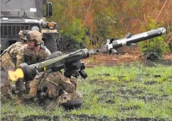  ?? Chicago Tribune AP ?? The increasing­ly common use of shoulder-launched missiles — such as the Javelin anti-tank missile shown above — has been linked to traumatic brain injuries in service members wielding the weapons.