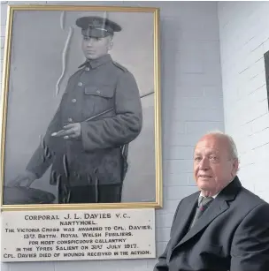  ?? PETER BOLTER ?? Ken Davies with a portrait of his grandfathe­r, Corporal James Llewellyn Davies, who received the Victoria Cross posthumous­ly for his action during the Battle of Passchenda­ele