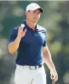  ?? LITTLE/GETTY WARREN ?? Rory McIlroy acknowledg­es the crowd after making a par on the 18th hole during Sunday’s final round of the Masters.
