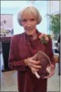  ??  ?? Laura Chodos holds her Lifetime Achievemen­t Award from the New York State Archives Partnershi­p Trust.