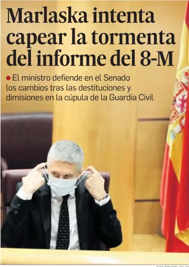  ?? MARTA FERNÁNDEZ JARA / EP ?? Fernando Grande-Marlaska Ministro del Interior
Fernando Grande-Marlaska, ministro del Interior, se coloca la mascarilla antes de comparecer ayer en el Senado.