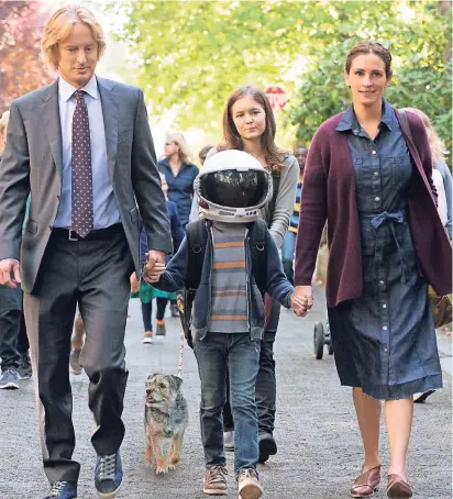  ?? FOTO: DPA ?? Der erste Schultag eines besonderen Kindes: Owen Wilson (l.), Jacob Tremblay und Julia Roberts.