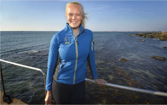  ?? Bild: ANNIKA KARLBOM ?? TRIVS I VARBERG. Lovisa Karlsson fick ett stipendium ur Magnus Olssons minnesfond. Sedan blev hon tillsamman­s med prisutdela­ren Joakim Lindner.