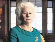  ??  ?? TRACEY ULLMAN. Es la Reina Isabel II de Inglaterra y aporta buenos momentos al relato. Si la corona ya estaba enojada con Netflix por la última temporada de la serie “The Crown”, esto es echar más leña al fuego.