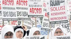  ?? ?? Abortion is legal in Indonesia only in cases of rape or when the mother’s life is at risk. Islamic law forbids the abortion of a foetus older than 40 days except in emergencie­s.