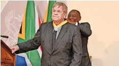  ?? GCIS ?? IN 2019, William Smith was awarded the Order of the Baobab (silver) by President Cyril Ramaphosa in recognitio­n of his services to teaching and the ‘demystific­ation of mathematic­s and science’. |