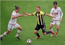  ?? MARTY MELVILLE/PHOTOSPORT ?? Goran Paracki says he relished the midfield battle in his Wellington Phoenix debut against Adelaide United on Sunday.