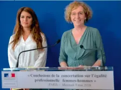  ??  ?? Marlène Schiappa, secrétaire d’état chargée de l’égalité entre les femmes et les hommes, et Muriel Pénicaud, ministre du Travail, le 9 mai.