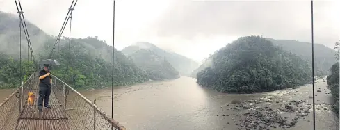  ??  ?? Thai Ambassador Chutintorn Gongsakdi visits a bridge crossing the Umngot River in Dawki, Meghalaya state.