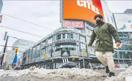  ?? PETER J. THOMPSON ?? Canada's lagging vaccine rollout is expected to particular­ly hurt retail and other hard-hit businesses with losses and closures.