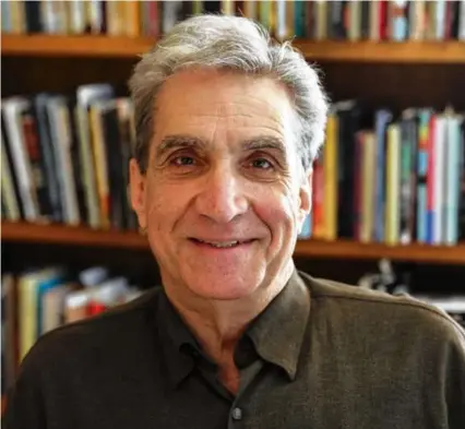  ?? ?? Robert Pinsky in his Cambridge study in 2013.