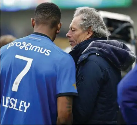  ?? FOTO PHOTO NEWS ?? Preud’homme geeft Wesley, die de match deels deed kantelen, instructie­s.