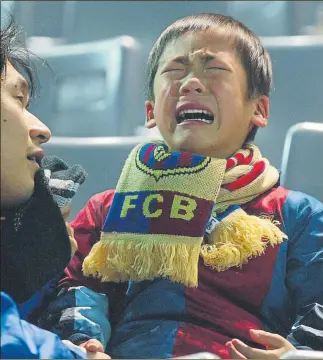  ?? FOTO: MANEL MONTILLA ?? Leo Miyagata lloró en Yokohama tras perder el Barça la final del Mundial de Clubs en 2006