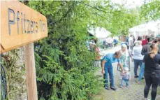  ?? FOTO: VOLCKART ?? Beim Pfitzers Michel in Sulzdorf ist das Dorffest gefeiert worden, bei dem auch die Hausnamen präsentier­t worden sind.