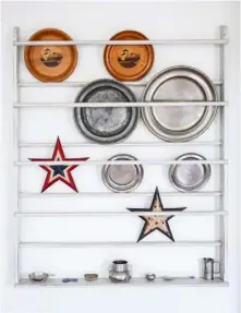  ??  ?? PLATE RACK
This doubles up as storage and display with its red, white and blue chargers offering a nod to East Coast style. The painted stars were found on a trip to the US