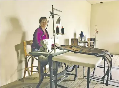  ?? BY JOHN MCCASLIN ?? Trish Bartholome­w sewing one of her Madison’s Stretcher Packs in Sperryvill­e.