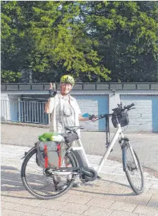  ?? FOTO: PRIVAT ?? Gretl Montag aus Amtzell war mit ihrem Pedellec mehr als 900 Kilometer unterwegs. Am Ende erreichte sie ihr Ziel, den Spreewald.