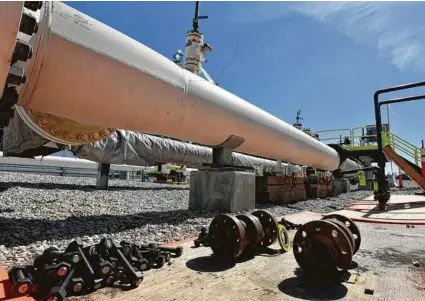  ?? Dale G. Young / Associated Press ?? Enbridge Inc. was ordered to temporaril­y halt operations of its Line 5 crude oil pipeline by a Michigan judge, handing a victory to state officials who have sought to shut down the conduit.