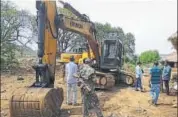  ?? HT PHOTO ?? Police at the site of stone quarry blast in Lipipara of Dumka district, Jharkhand, on Thursday.