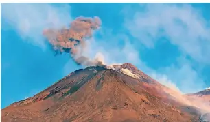  ?? FOTO: DPA ?? Der Vulkan Ätna ist oft aktiv: Dann kommen Asche und Lava aus seinem Inneren.