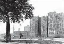  ?? MARK PERLSTEIN/CHICAGO TRIBUNE ?? Cabrini Green Housing Project on July 22, 1976.