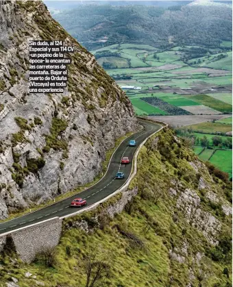  ??  ?? Sin duda, al 124 Especial y sus 114 CV –un pepino de la época- le encantan las carreteras de montaña. Bajar el puerto de Orduña (Vizcaya) es toda una experienci­a