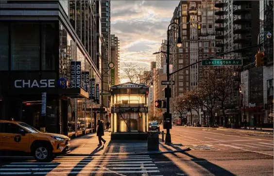  ?? David Dee Delgado / The New York Times ?? The sun rises Saturday on the Upper East Side of Manhattan. The last time it snowed in New York City was March 22, 2022.