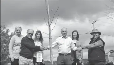  ?? MEMPHREMAG­OG CONSERVATI­ON INC. ?? Shown from left to right are: Gisèle Lacasse Benoit, Robert Benoit, Trish Wood, Louis Veillon, Alexandra Leclerc and Jean-claude Duff.