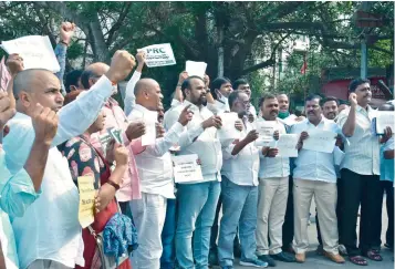  ?? GANDHI ?? Teachers and other state government employees stage a protest in front of the state Secretaria­t building against the PRC, in Hyderabad on Wednesday. —