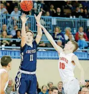  ?? [PHOTO BY BRYAN TERRY, THE OKLAHOMAN] ?? Kingfisher’s Jett Sternberge­r shoots over Fort Gibson’s Jace Shepherd during the Class 4A state championsh­ip game last spring at State Fair Arena. Sternberge­r returns this season as the Yellowjack­ets try to defend their state title.