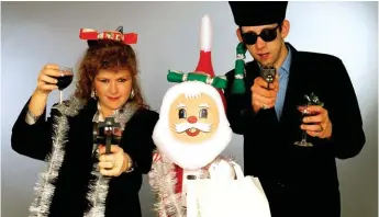  ??  ?? Queen of New York City: Kirsty Maccoll and the Pogues’ Shane Macgowan (1988)