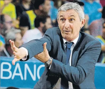  ?? FOTO: EFE ?? Gesto de Pesic dirigiendo desde la banda en un partido del Barça Lassa esta temporada