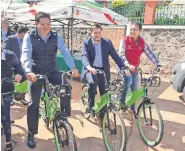  ??  ?? El alcalde de Metepec, David López Cárdenas, informó que con la medida buscan reducir 30% el uso de automóvile­s.