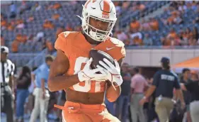  ?? SAUL YOUNG/NEWS SENTINEL ?? Tennessee wide receiver Chas Nimrod warms up before the start of Saturday’s game against UTSA in Knoxville.