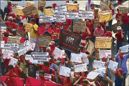  ?? EDD GUMBAN ?? Members of the Communist Party of the Philippine­s-Metro Manila march along Recto Avenue in Manila to celebrate the 2nd CPP Congress and urge the people to join the New People’s Army.