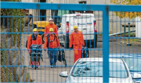  ?? Foto: Holger John, dpa ?? Bergleute verlassen den Schacht der Grube in Teutschent­hal, die sich im Süden Sachsen-Anhalts befindet.