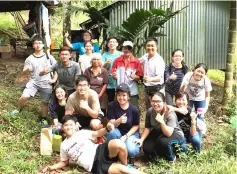  ??  ?? Hope Place founder Kelvin Wan (standing, third right) in a group photo with the student volunteers.