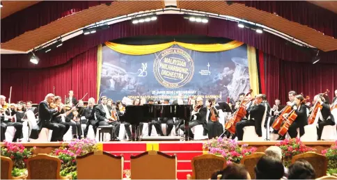  ??  ?? The Malaysian Philharmon­ic Orchestra in action.