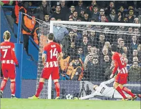  ?? FOTO: SIRVENT ?? Este es el gol que dejó fuera al Atlético de Madrid de la Champions League