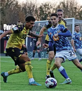  ?? Pictures: Gerard Austin ?? BATTLE: Port Vale midfielder Tom Pett at Oxford.